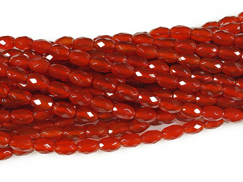 Граненые бусины красного агата. Диаметр отверстия 1 мм. Размеры, вес, длина  и количество бусин на нити указаны примерно.
