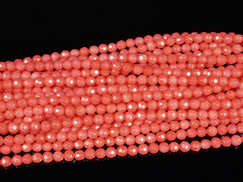 Граненые бусины розового коралла (тонированы). Диаметр отверстия 0.5 мм. Размеры, вес, длина и количество бусин на нити указаны примерно.
