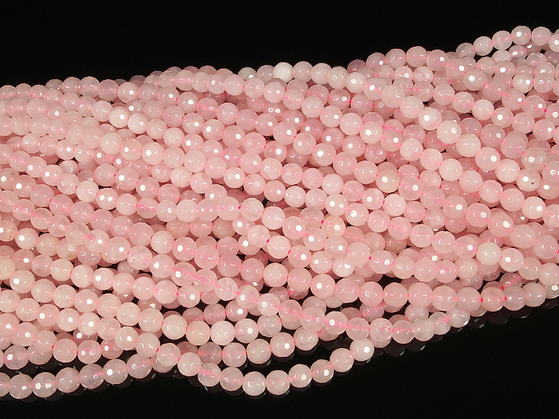 Граненые бусины розового кварца. Диаметр отверстия 0.8 мм. Размеры, вес, длина и количество бусин на нити указаны примерно.

