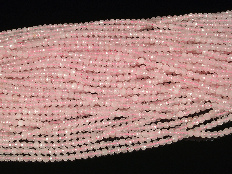 Граненые бусины розового кварца. Диаметр отверстия 0.8 мм. Размеры, вес, длина и количество бусин на  нити указаны примерно.
