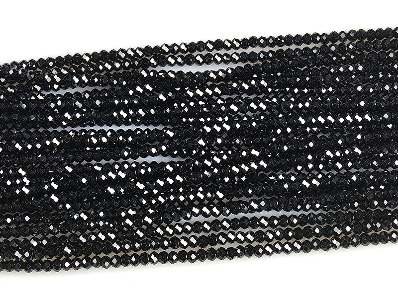 Граненые бусины черной шпинели рондель (в микроогранке). Диаметр отверстия 0.5 мм. Размеры, вес, длина и количество бусин на нити указаны примерно.
