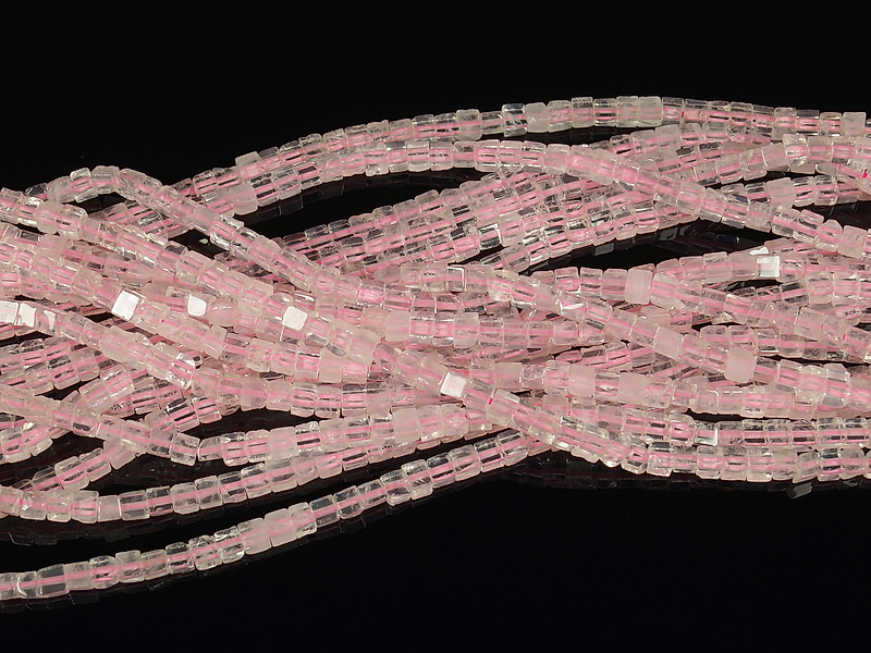 Бусины розового кварца. Диаметр отверстия 0.4 мм. Размеры, вес, длина и количество бусин на нити указаны примерно.
