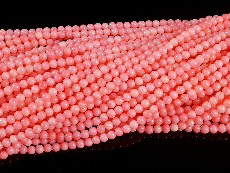 Бусины ярко-розового коралла (тонированы). Диаметр отверстия 0.5 мм. Каменный бисер. Размеры, вес, длина и количество бусин на нити указаны примерно.&nbsp;&nbsp;
