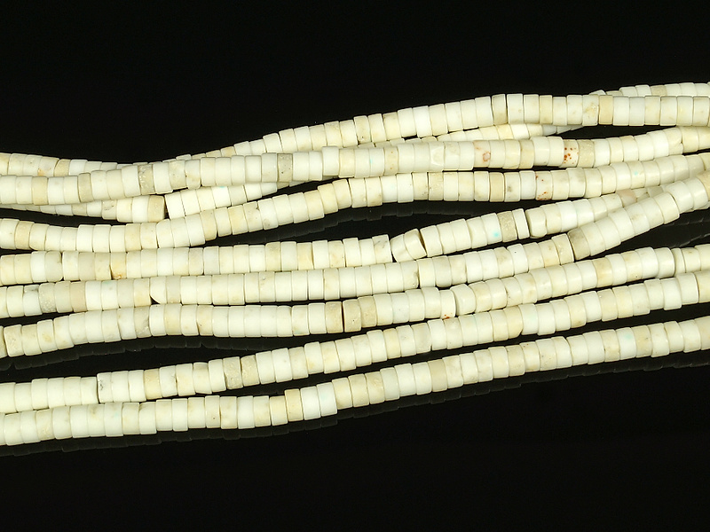Бусины магнезита хейши (торговое название "кахолонг", "говлит").  Диаметр отверстия 0.8 мм. Размеры, вес, длина и количество бусин на нити указаны примерно.
