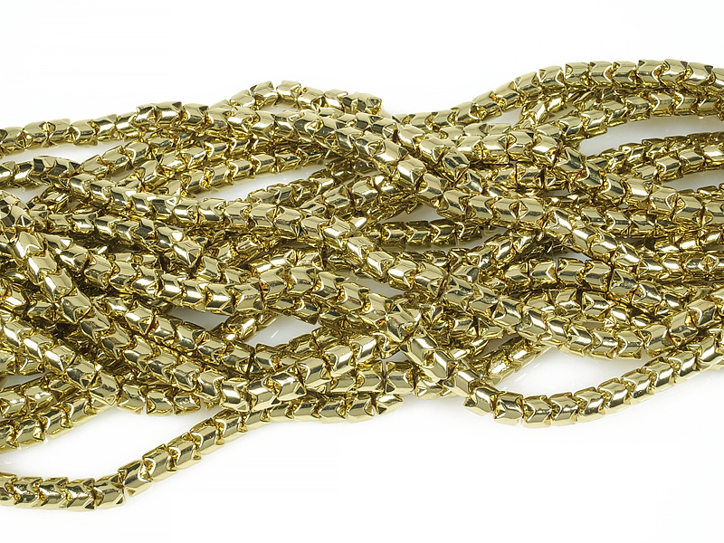 Бусины змейка гематита темное золото (гематин). Диаметр отверстия 1 мм. Размеры, вес, длина и количество бусин на нити указаны примерно.
