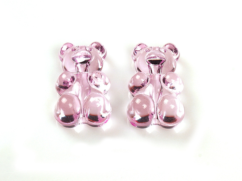 Пара подвесок "Розовый мишка" из цветного пластика. Диаметр продольного отверстия 2 мм. Цена указана за пару.