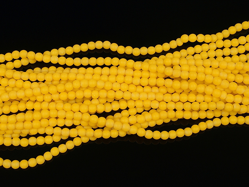 Бусины желтого опала для создания украшений (имитация). Диаметр отверстия - 0.6 мм. Размеры, вес, длина и количество бусин на нити указаны примерно.
