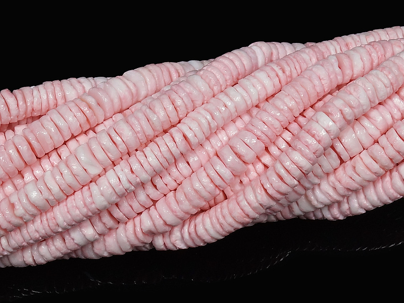 Розовые бусины ракушки хейши (тонированы). Диаметр отверстия 1 мм. Размеры, вес, длина и количество бусин на нити указаны примерно.&nbsp;
