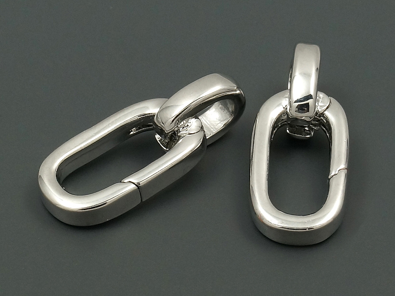Геометрический замочек "Серебряный овал" для создания бижутерии (украшений). Покрытие - родий. Размер карабина - 19х8х6 мм. Толщина дужки - 2.5 мм. Внутреннее пространство - 9 х 5 мм. Размер подвесного колечка - - 3.5 мм. Цена за штуку снижена, мелкие выемки.
 | Интернет-магазин товаров для рукоделия