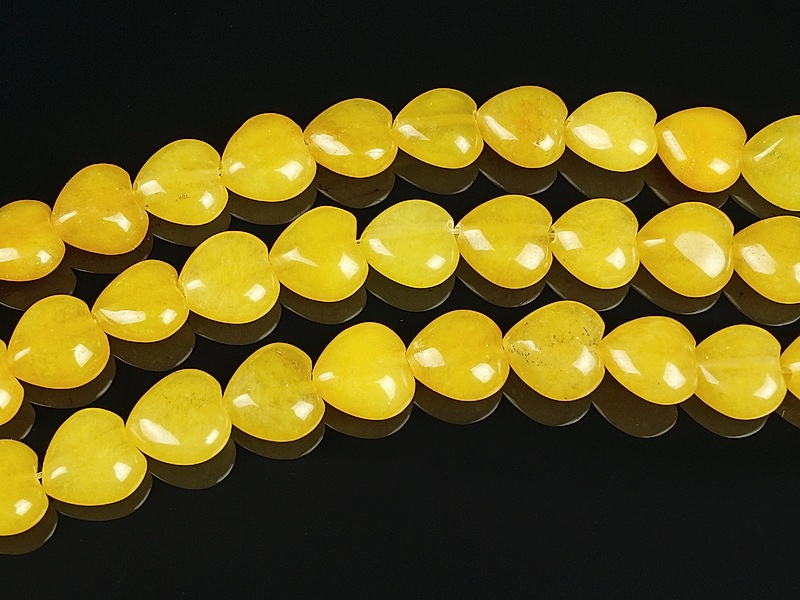 Бусины сердечки желтого кальцита (тонированный кварц). Диаметр отверстия 1 мм. Размеры, вес, длина и количество бусин на нити указаны примерно. Микровыемки.
