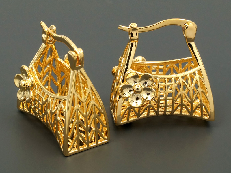 Швензы-корзинки "Цветочная сумочка" для создания бижутерии (украшений). Покрытие - золото 14К. Цена указана за 1 пару.
