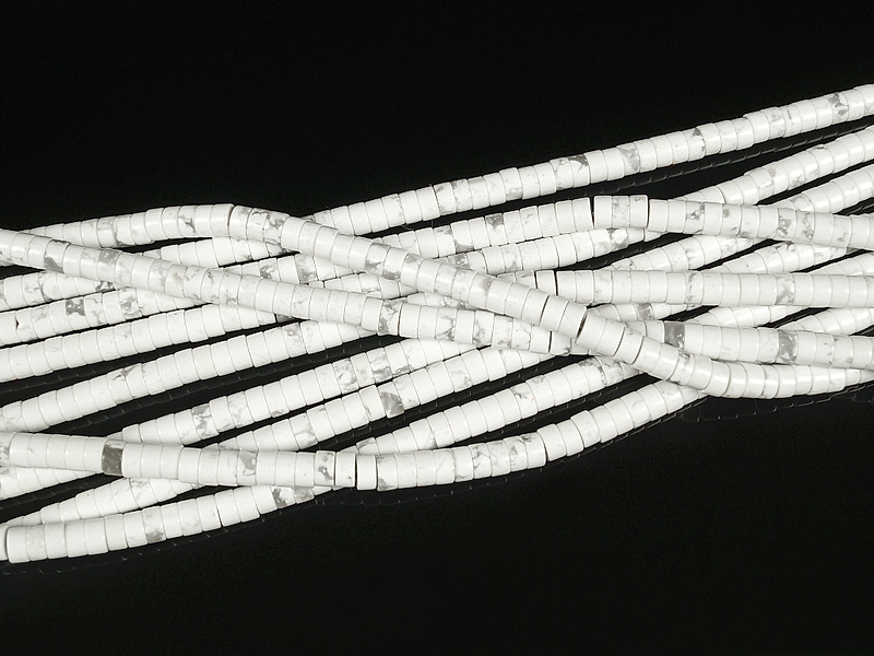 Бусины магнезита хейши (торговое название "кахолонг", "говлит"). Диаметр отверстия 0.8 мм. Размеры, вес, длина и количество бусин на нити указаны примерно.
