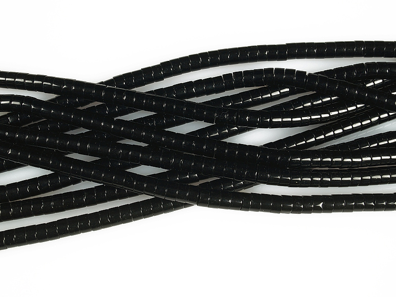 Бусины черного агата хейши (тонированы). Диаметр отверстия 0.8 мм. Размеры, вес, длина и количество бусин на нити указаны примерно. Мелкие выемки.
