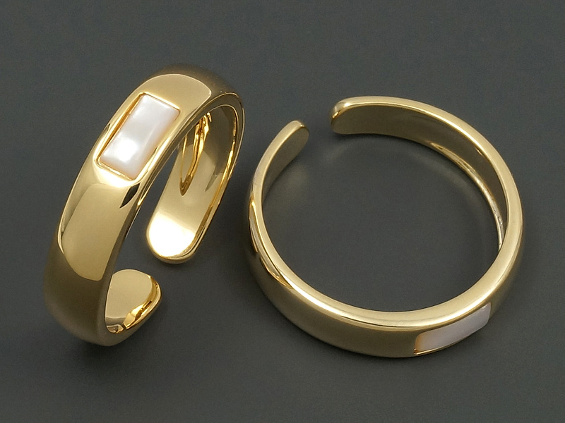 Основа для кольца для создания бижутерии (украшений). Покрытие - золото 14К. Вставка - перламутр. Размер кольца варьируется от 17 до 18 мм. Цена указана за 1 штуку.
