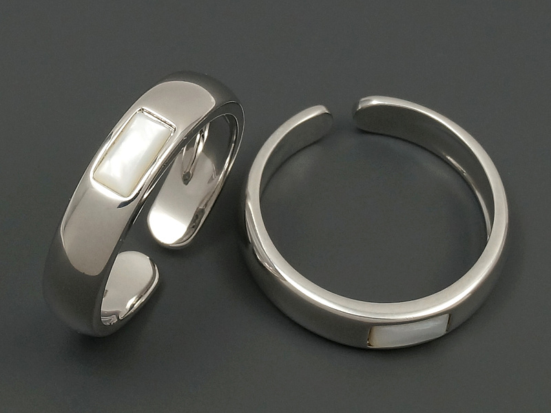Основа для кольца для создания бижутерии (украшений). Покрытие - родий. Вставка - перламутр. Размер кольца варьируется от 17 до 18 мм. Цена указана за 1 штуку.
