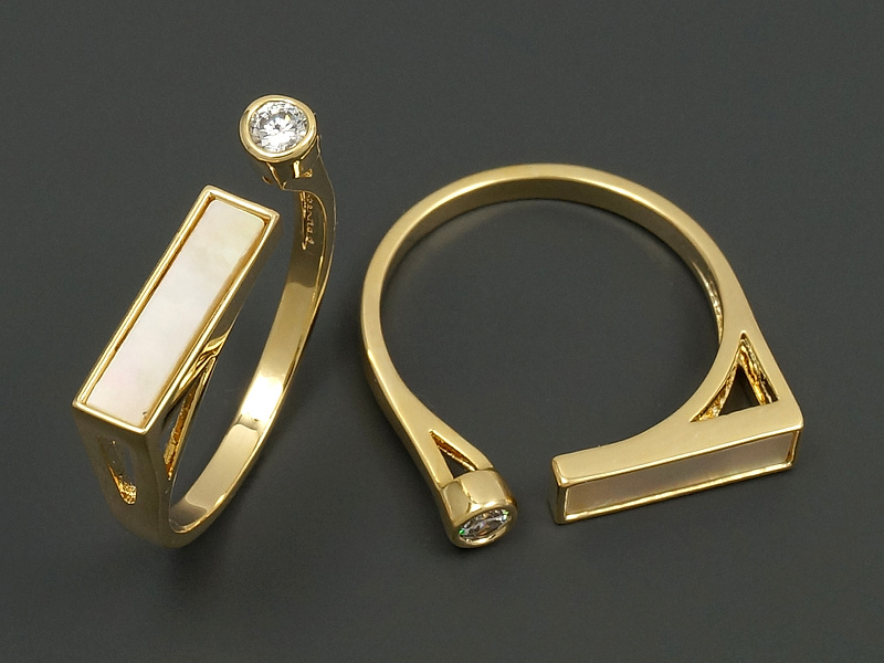 Основа для кольца для создания бижутерии (украшений). Покрытие - золото 14К. Вставка - перламутр, фианит. Размер кольца варьируется от 18 до 19 мм. Цена указана за 1 штуку.
