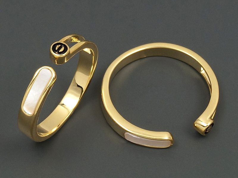 Основа для кольца для создания бижутерии (украшений). Покрытие - золото 14К. Вставка - перламутр, эмаль. Размер кольца варьируется от 17 до 18 мм. Цена указана за 1 штуку.
