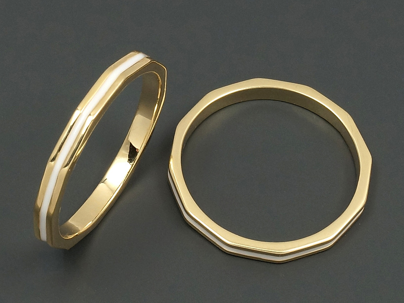 Основа для кольца для создания бижутерии (украшений). Покрытие - золото 14К. Вставка - эмаль. Размер кольца - 18 мм. Цена указана за 1 штуку.
