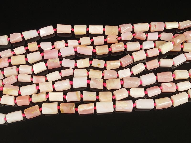 Необработанные бусины трубочки розового опала. Диаметр отверстия 0.8 мм.  Размеры, вес, длина и количество бусин на нити указаны примерно. Мелкие выемки.
