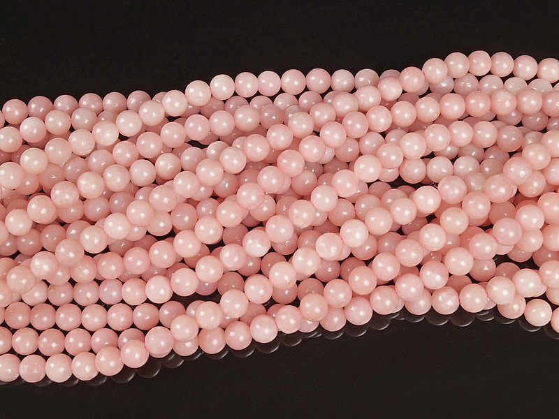 Бусины розового кальцита. Диаметр отверстия 1 мм. Размеры, вес, длина и количество бусин на нити указаны примерно.
