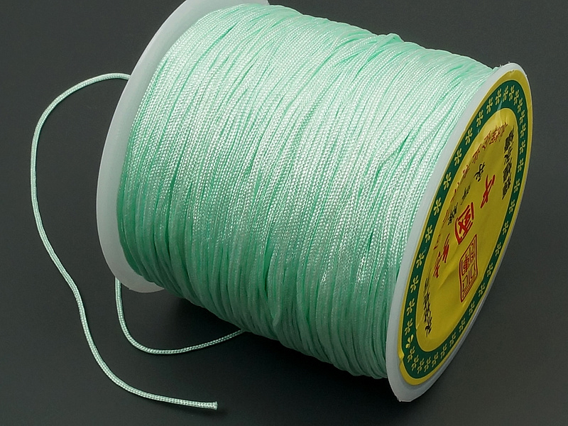Шнур нейлоновый зеленый для плетения браслетов шамбала, в технике микромакраме. Диаметр 0.8 мм. Без восковой пропитки.&nbsp;
