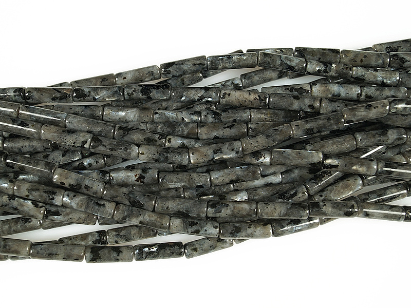 Бусины трубочки ларвикита (норвежского спектролита) 8 мм. Место добычи - Норвегия. Диаметр отверстия 1 мм. Размеры, вес, длина и количество бусин на нити указаны  примерно.

