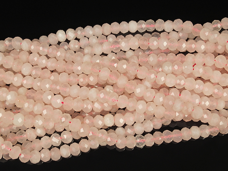 Граненые бусины розового кварца рондель. Диаметр отверстия 0.8 мм. Размеры, вес, длина и количество бусин на нити указаны примерно.
