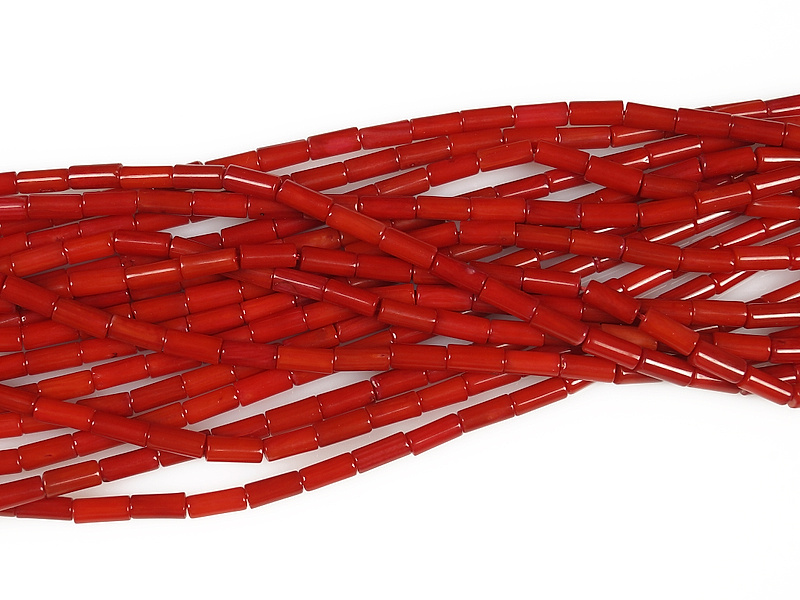 Бусины трубочки красного коралла (тонированы). Диаметр отверстия 0.8 мм. Размеры, вес, длина и количество бусин на нити указаны примерно.
