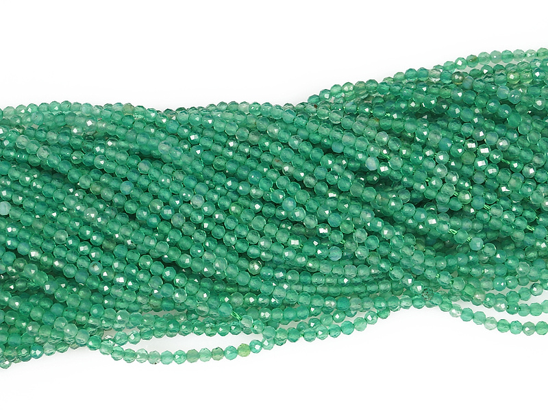 Граненые бусины зеленого агата (тонированы). Диаметр отверстия 0.5 мм. Размеры, вес, длина и количество бусин на нити указаны примерно.
