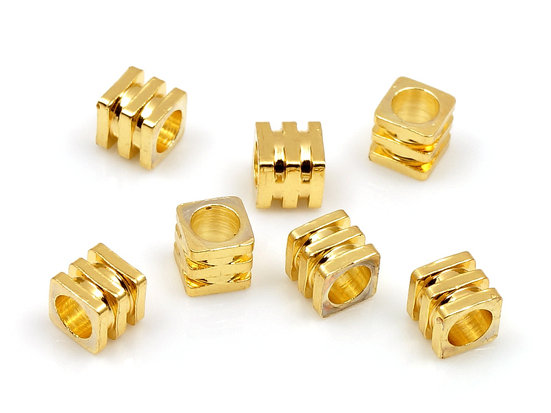 Бусина-разделитель "Кубик" для создания бижутерии (украшений). Покрытие - золото 14К. Диаметр отверстия - 2.3 мм. Цена указана за упаковку - 10 штук.
