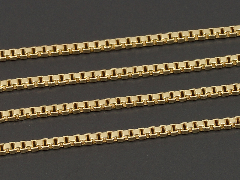 Ювелирная цепочка венецианское плетение для создания бижутерии (украшений). Покрытие - золото 14к. Размер звена - 0.9х0.9х0.9 мм, звенья запаяны.
