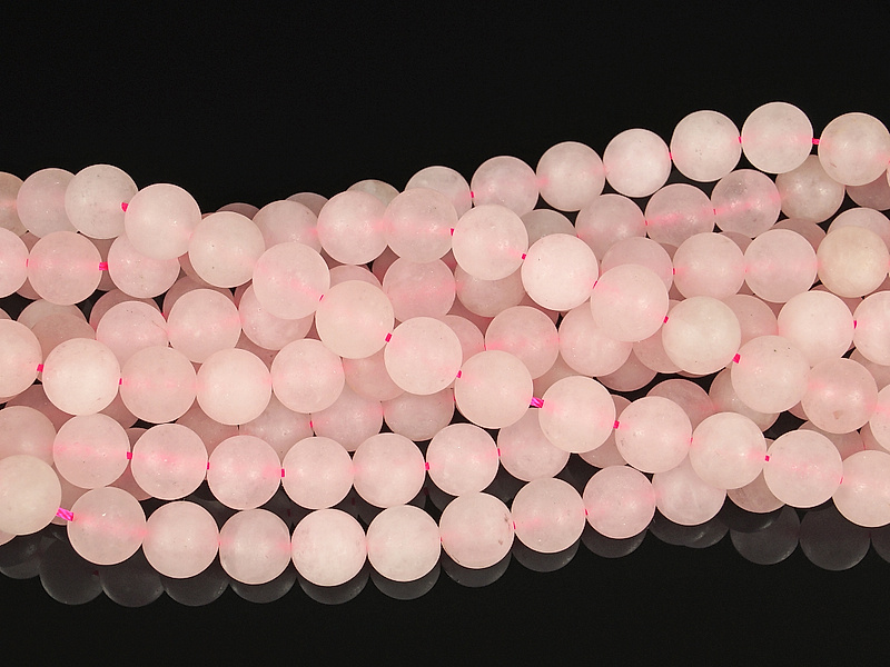 Матовые бусины розового кварца. Диаметр отверстия 1 мм. Размеры, вес, длина и количество бусин на нити указаны примерно.&nbsp;
