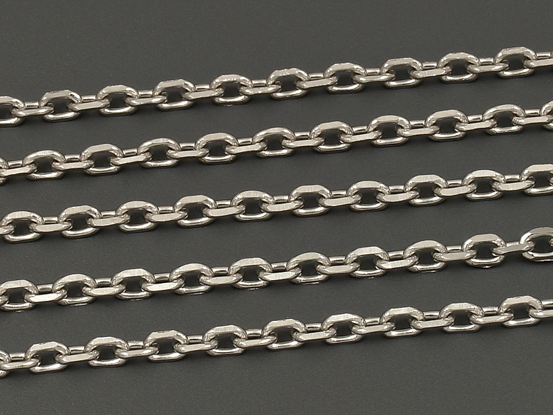 Ювелирная цепочка с якорным плетением для создания бижутерии (украшений). Основа - нержавеющая сталь. Размер звена - 2.5х1.8х0.4 мм, замкнуты.
