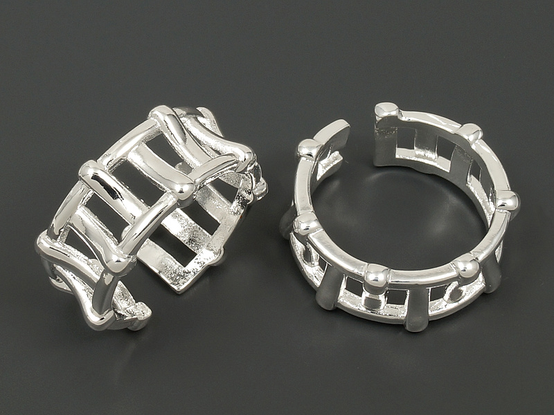 Основа для кольца для создания бижутерии (украшений). Покрытие - родий. Размер кольца варьируется от 17 до 18 мм. Цена указана за 1 штуку.

