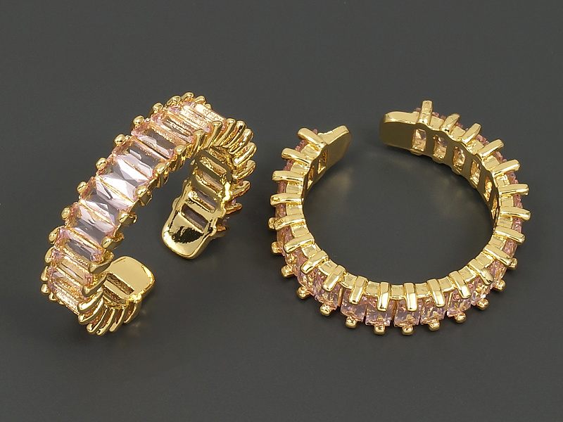Основа для кольца для создания бижутерии (украшений). Покрытие - золото 14К. Вставки - фианиты. Размер кольца варьируется 16 до 17 мм. Цена указана за 1 штуку.
