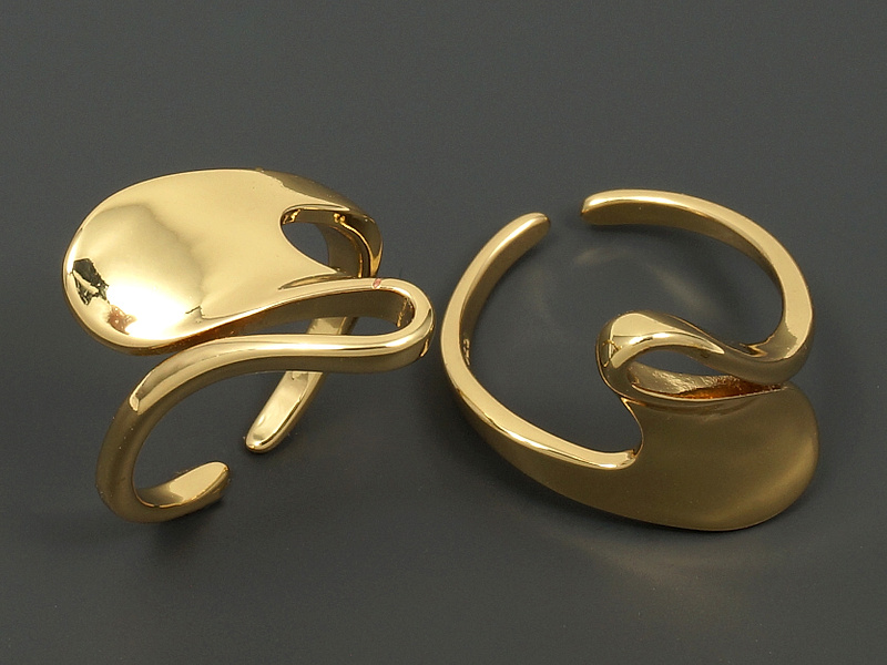 Основа для кольца для создания бижутерии (украшений). Покрытие - золото 14К. Размер кольца варьируется от 16 до 17.5 мм. На кольцах с уценкой выемки. Цена указана за 1 штуку.
