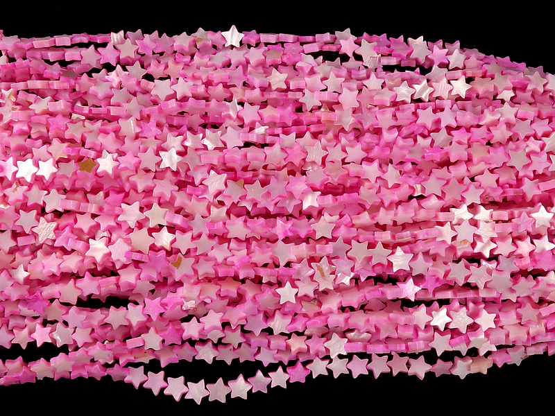 Бусины звезды розового перламутра (окрашены). Диаметр отверстия 1 мм. Размеры, вес, длина и количество бусин на нити указаны примерно. Встречаются бусины с неровностями и выемками.

