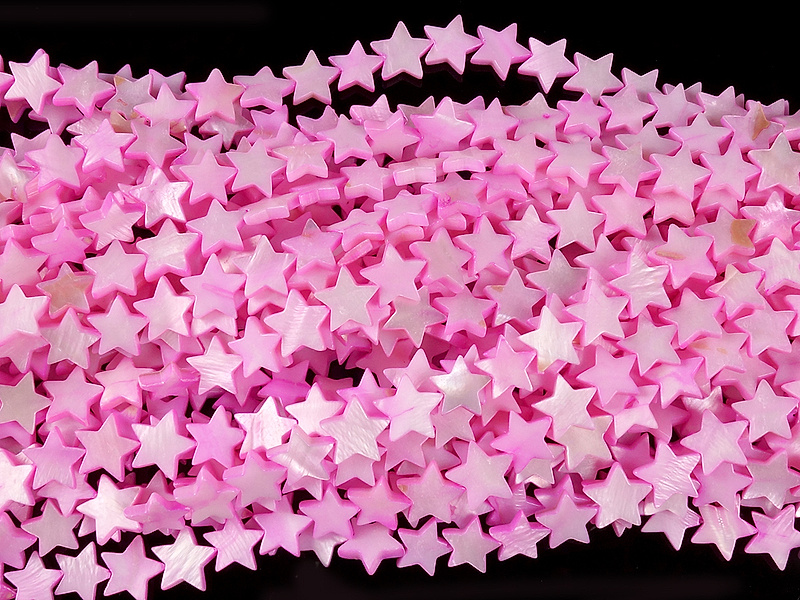 Бусины звезды розового перламутра (окрашены). Диаметр отверстия 1 мм. Размеры, вес, длина и количество бусин на нити указаны примерно. Встречаются бусины с неровностями и выемками.

