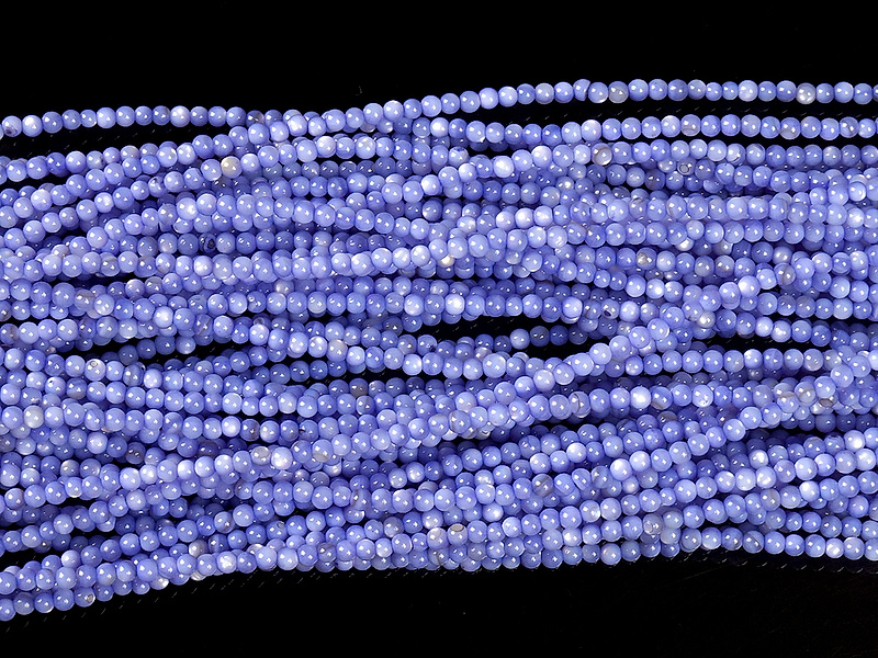 Бусины фиолетового перламутра (тонированы). Диаметр отверстия 0.3 мм. Размеры, вес, длина и количество бусин на нити указаны примерно.
