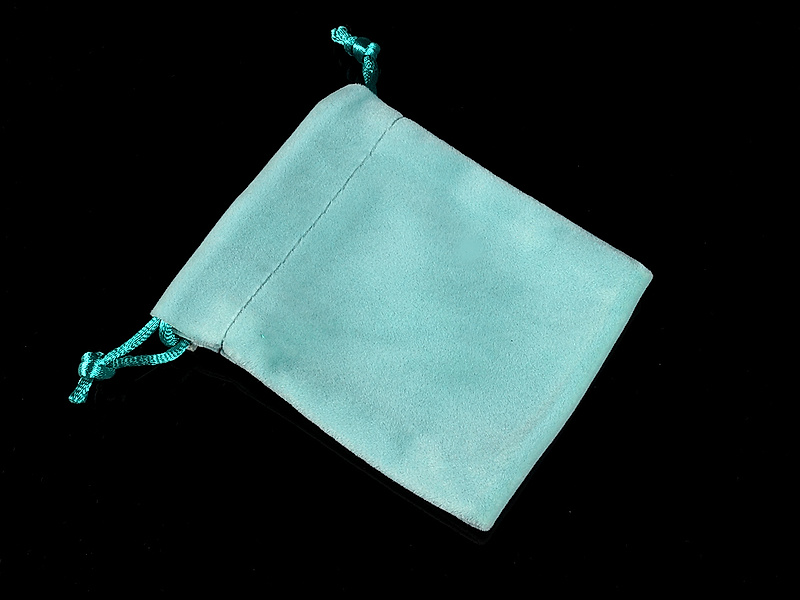 Бархатный мешочек для украшений голубой маленький с затягивающимися шелковыми лямками для хранения украшений, бижутерии. Размеры 10х8 см.
