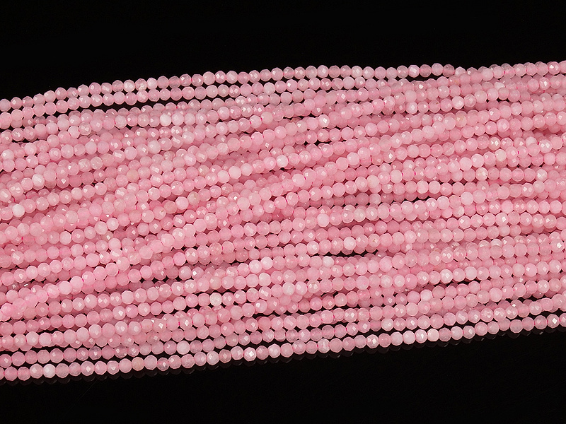 Граненые бусины розового кварца. Диаметр отверстия 0.4 мм. Размеры, вес, длина и количество бусин на нити указаны примерно.

