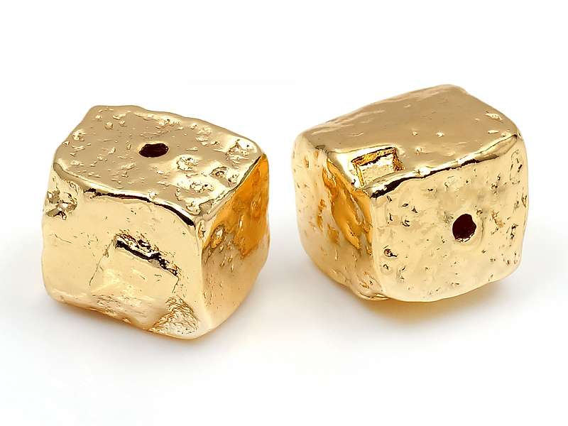 Бусина "Метеоритный куб" для создания бижутерии (украшений). Покрытие - золото 14К. Диаметр отверстия - 1.5 мм. Цена указана за штуку.
