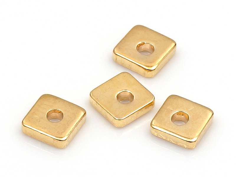Бусина-разделитель (спейсер) для создания бижутерии (украшений). Покрытие - золото 14К. Диаметр отверстия - 1 мм. Цена указана за упаковку.
