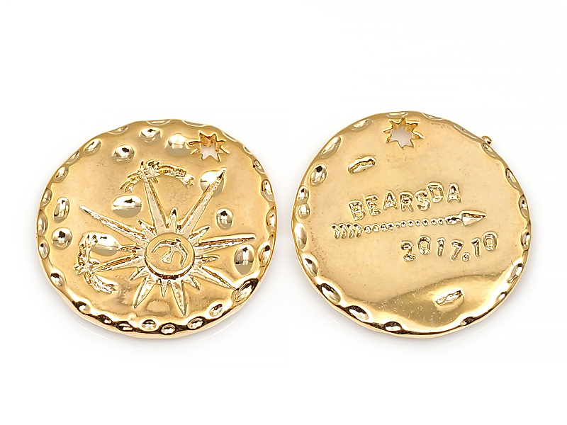 Подвеска "Монетка со звездой" для создания бижутерии (украшений). Покрытие - золото 14К. Диаметр отверстия - 1 мм. Цена указана за штуку.
