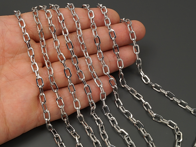 Ювелирная цепочка плоский бельцер для создания бижутерии (украшений). Покрытие - родий. Размер звена - 7.5х4.5х1 мм, замкнуто. Цена указана за 20 см. При покупке от 2 мерок, вы получаете 40, 60 и другие отрезки, кратные 20 см, одним отрезком.
