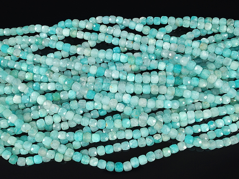 Граненые бусины  кубики амазонита