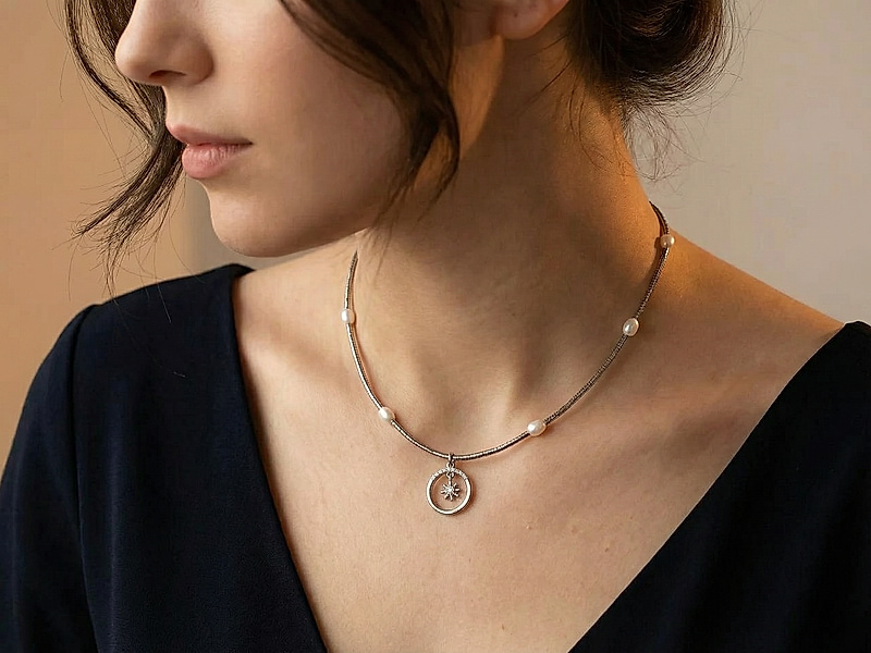 Набор материалов "Зимний чокер с гематитом и снежинкой в рамке"