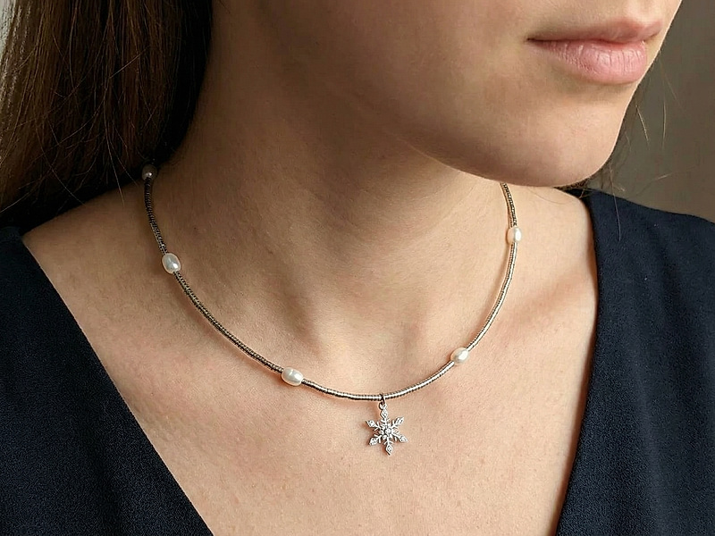 Набор материалов "Зимний чокер с гематитом и подвеской снежинкой"