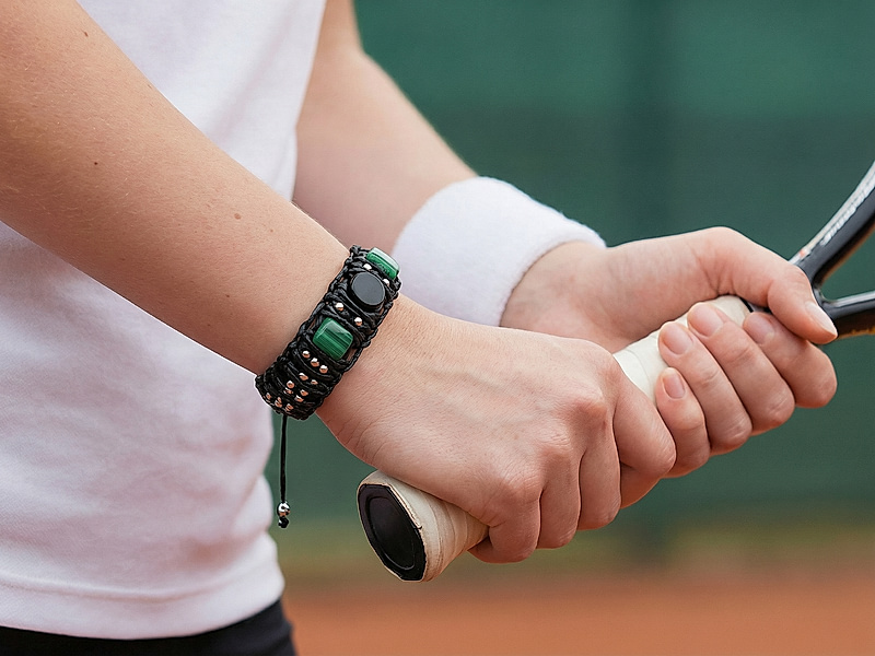 Набор материалов для плетеного браслета с бусинами квадратами малахита, чёрного агата, фурнитуры под серебро. Стильный, строгий  универсальный дизайн. Подойдёт и мужчинам, и женщинам.&nbsp;

Ширину браслета можно менять, прибавляя либо убавляя количество шнуров, бусины и фурнитура также могут быть заменены на любые другие по форме, цвету и расположению.&nbsp;

Мастер - класс, как собрать плетёный браслет, ЗДЕСЬ. &nbsp;
 | Интернет-магазин товаров для рукоделия