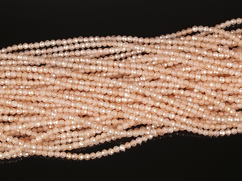 Граненые бусины бледно - розовые фианиты (цирконы)